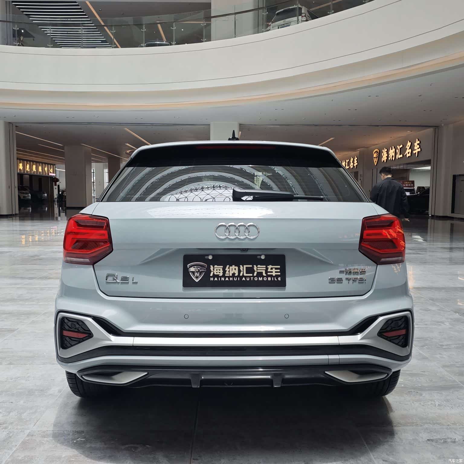 Audi Q2L, 2024 3