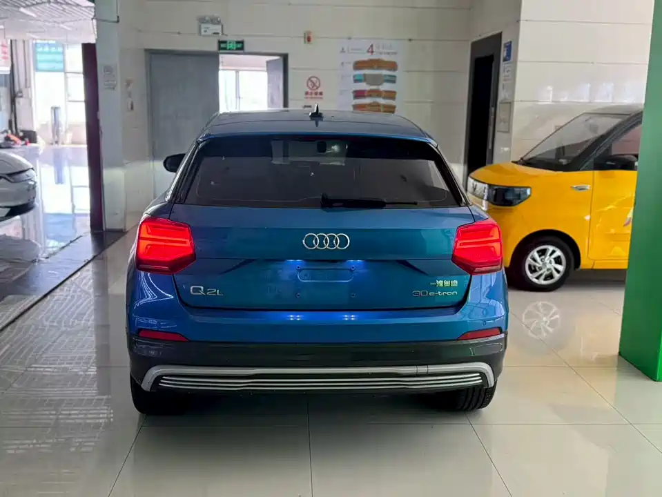 Audi Q2L