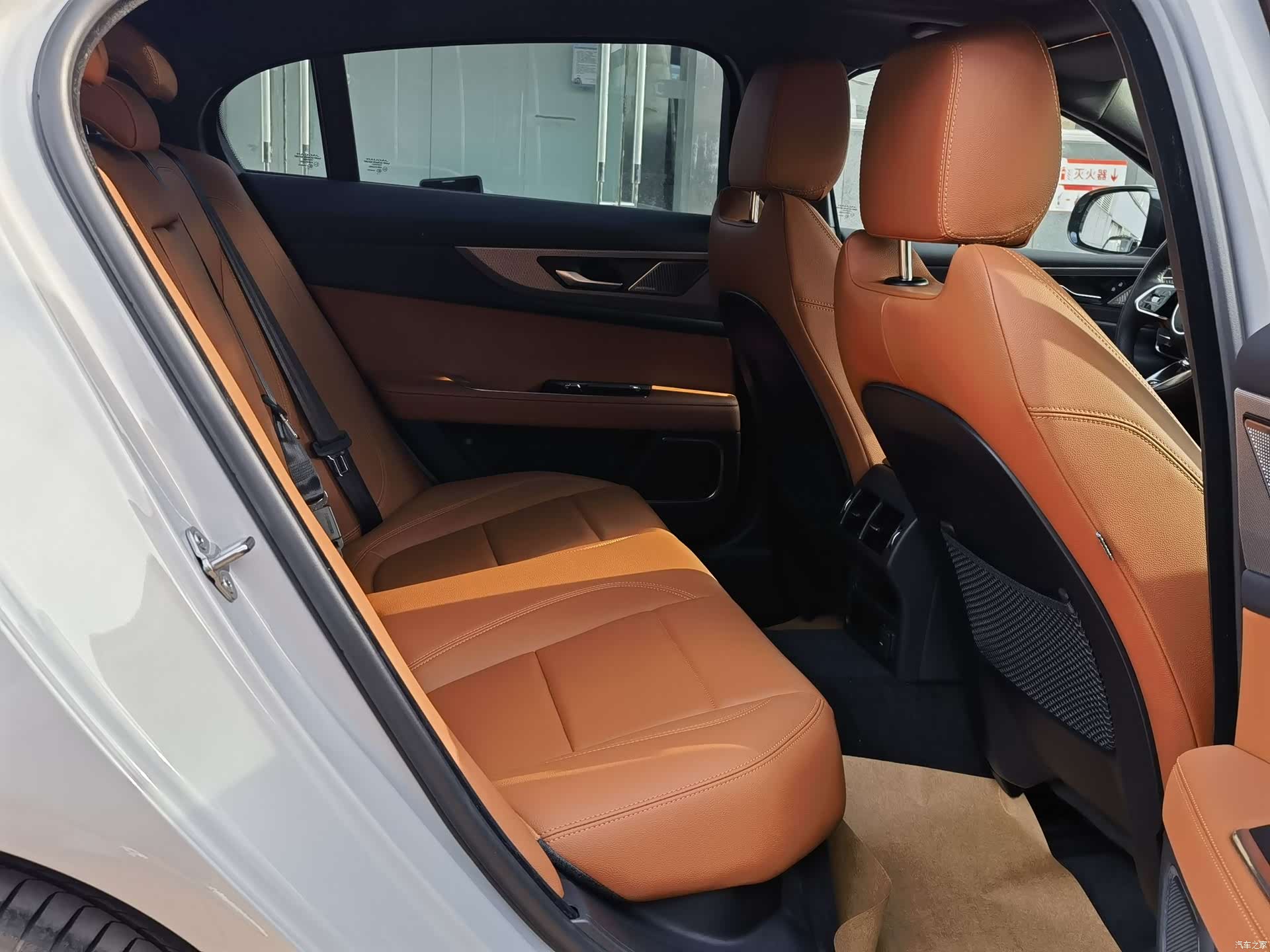 Land Rover XEL, 2025 12