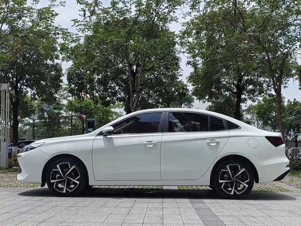 Roewe i5