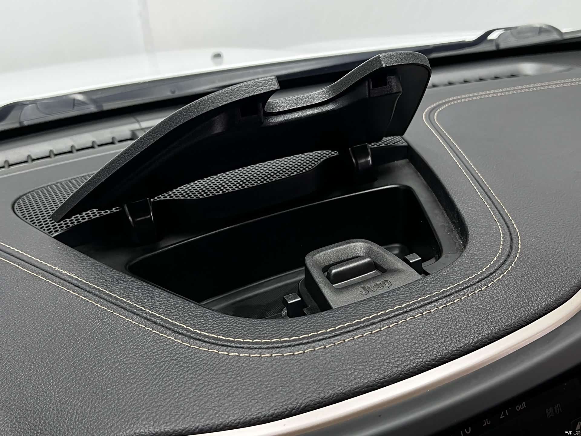 Jeep Cherokee, 2018 31
