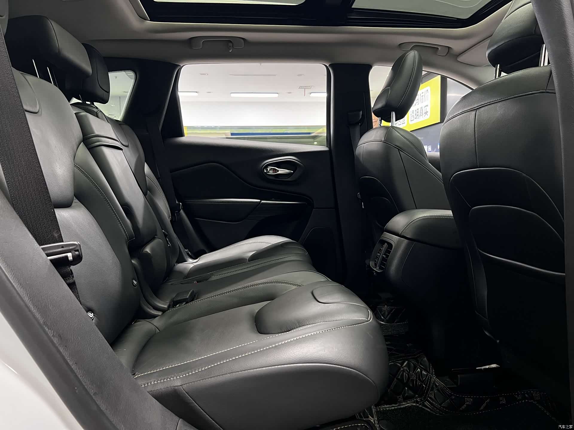 Jeep Cherokee, 2018 16