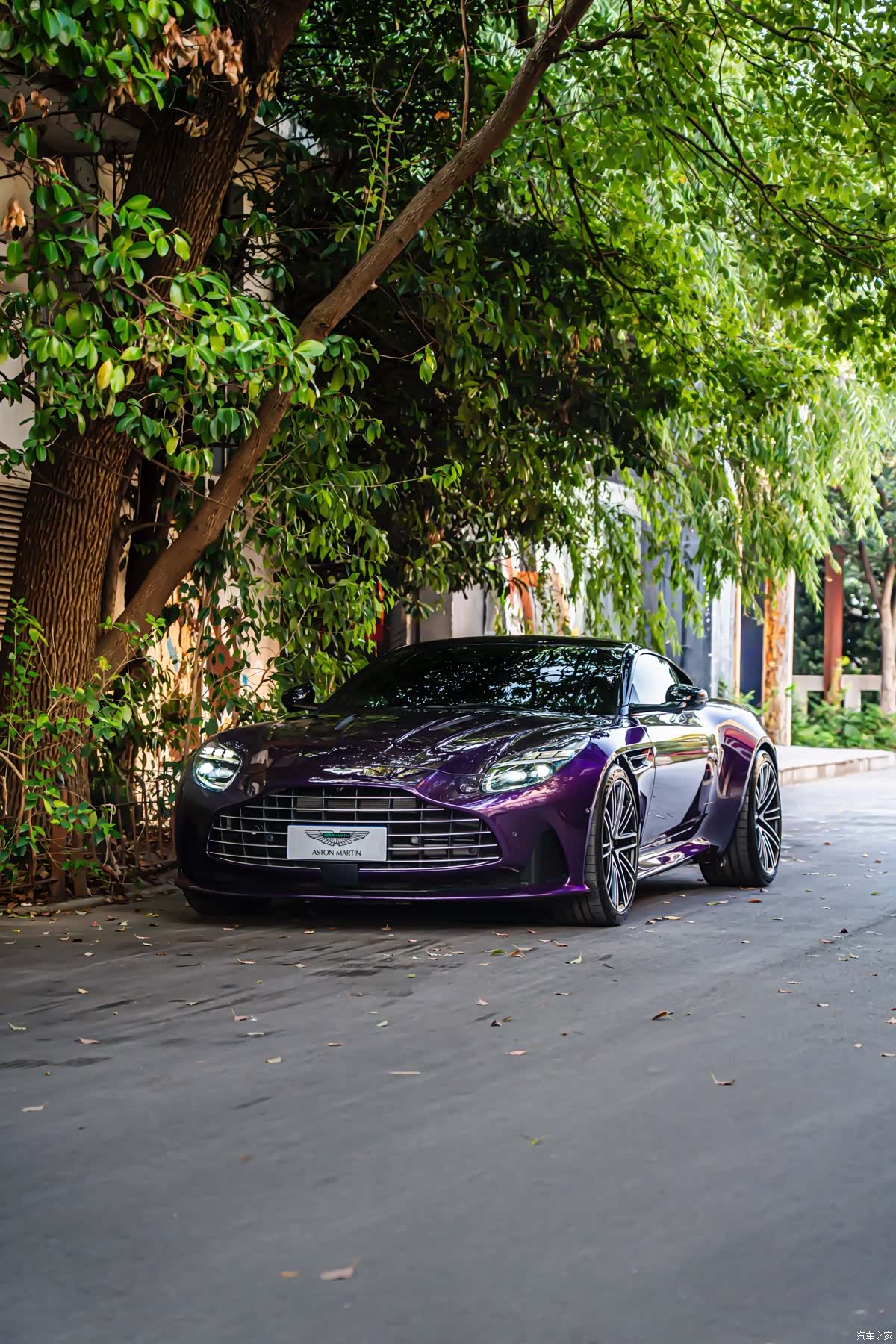 Aston Martin DB12, 2024 4