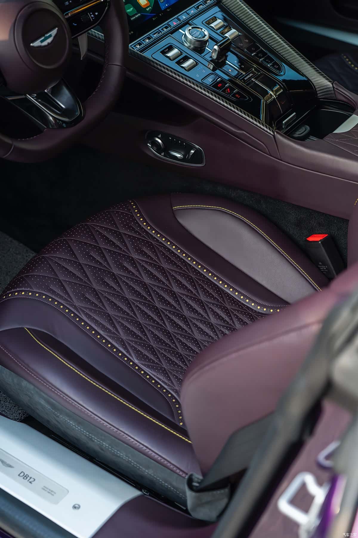 Aston Martin DB12, 2024 15