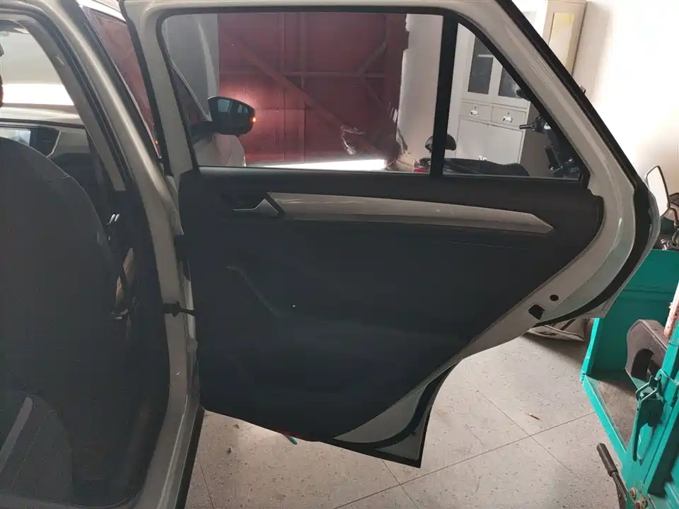 Volkswagen T-ROC exploring Songs