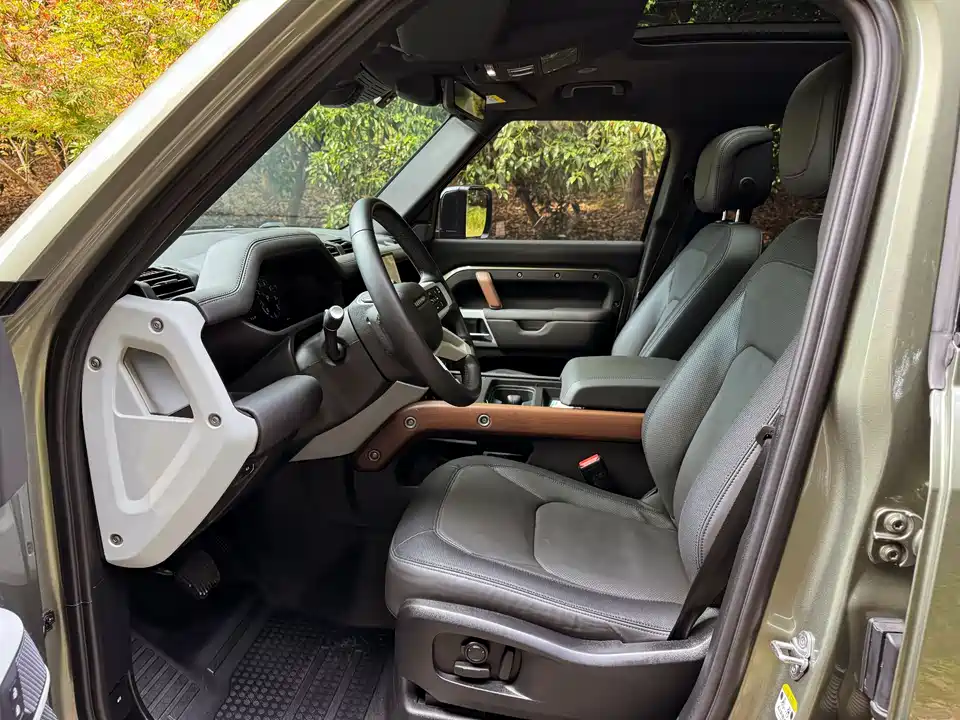 Land Rover guard
