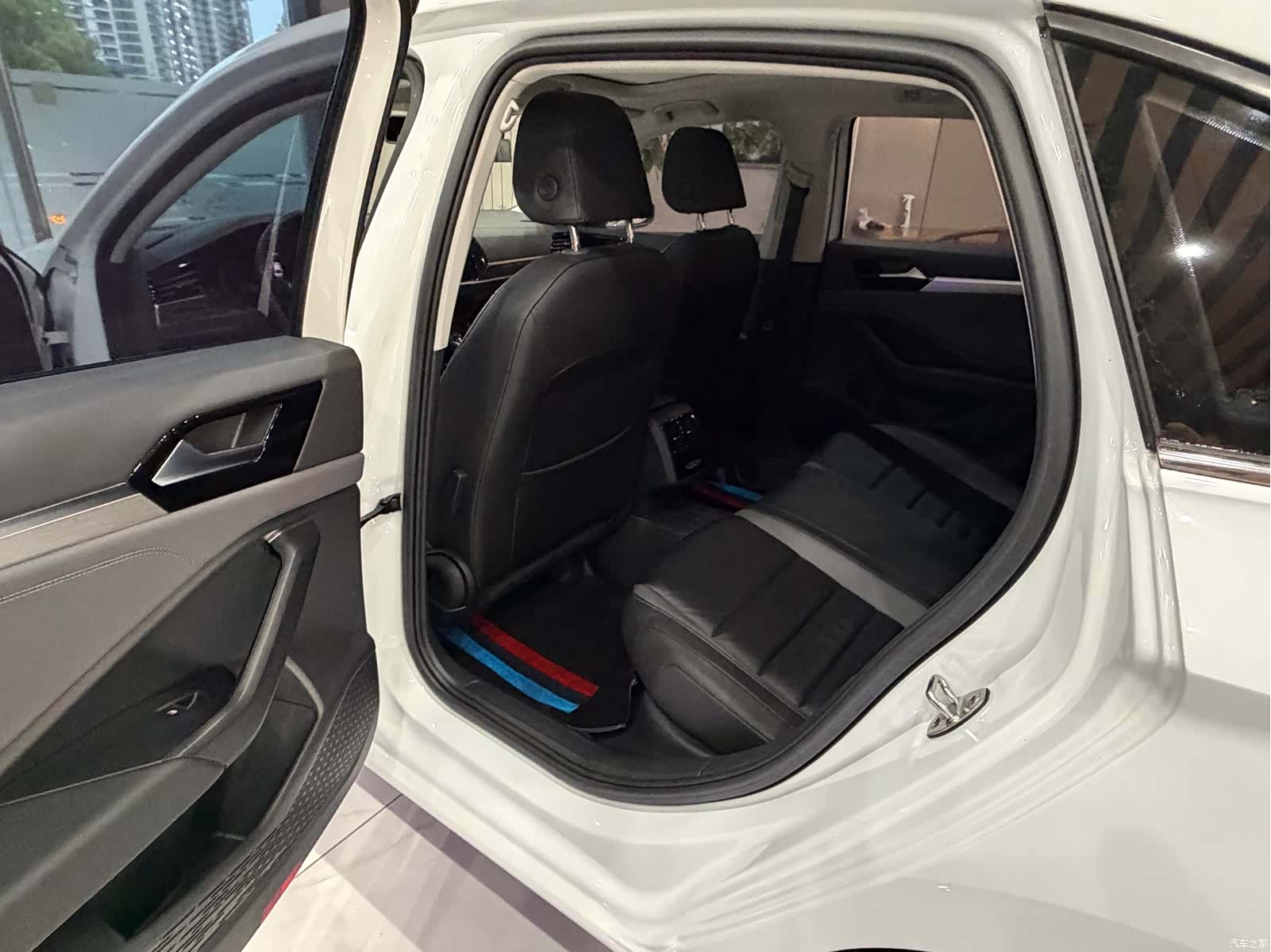 Volkswagen Sagitar, 2021 10