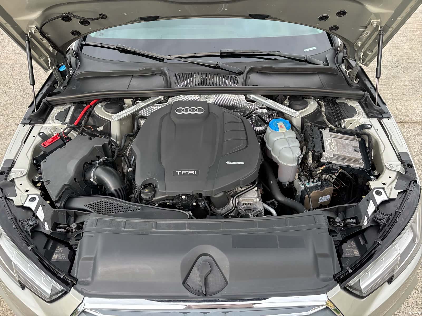 Audi A4L, 2018 30