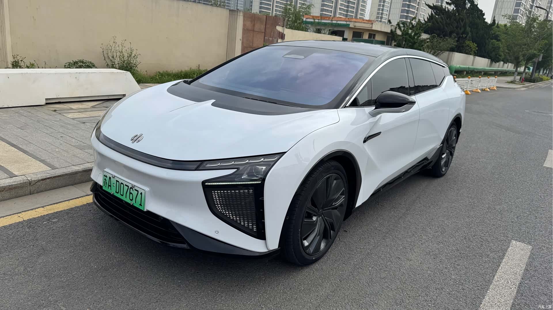 HiPhi X, 2024 3