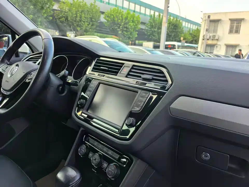 Volkswagen Tiguan L