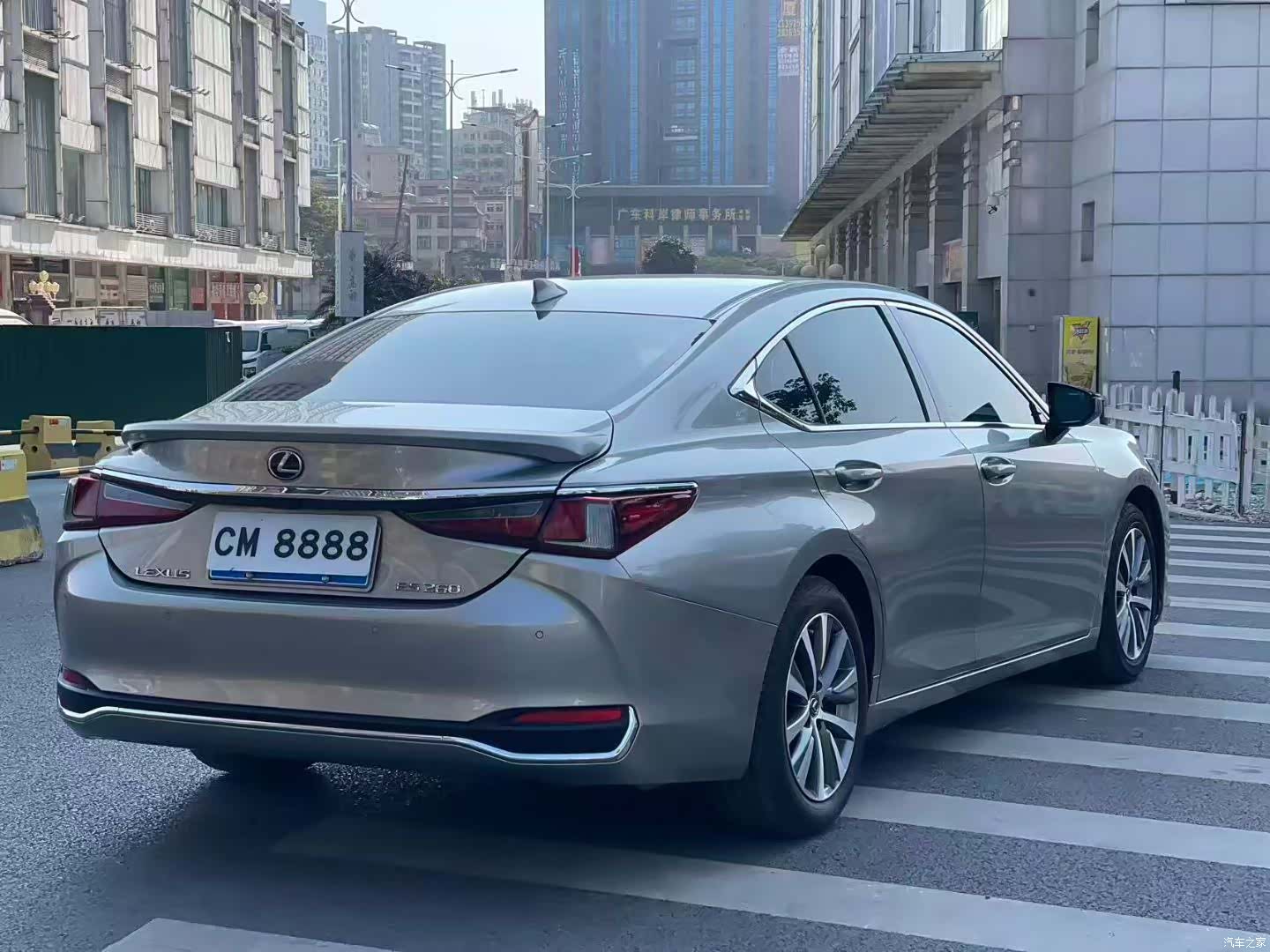 Lexus ES, 2019 7