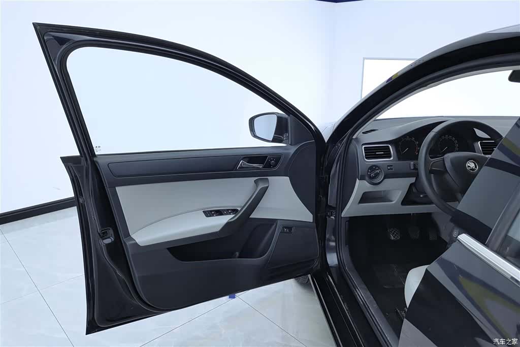 Skoda Rapid, 2016 7