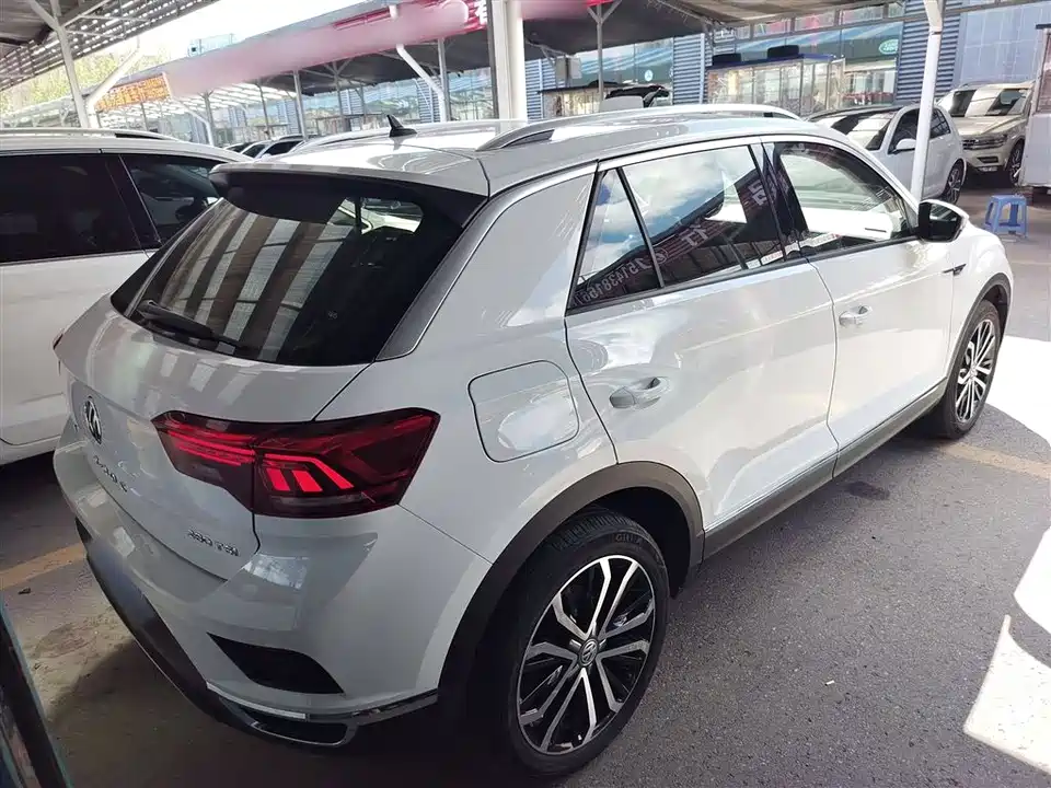 Volkswagen T-ROC exploring Songs