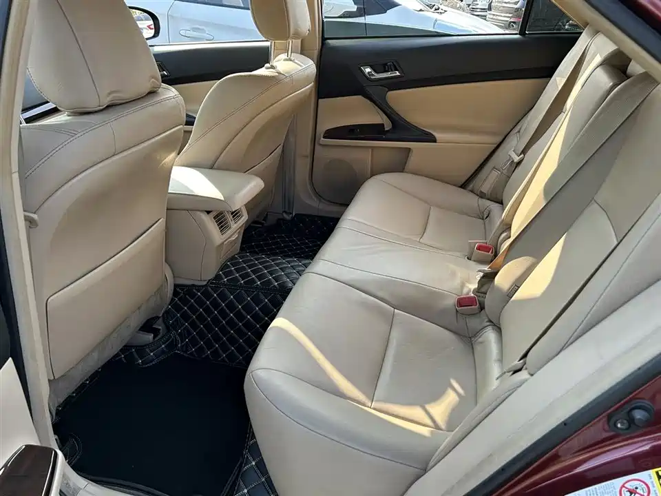 Toyota Reiz