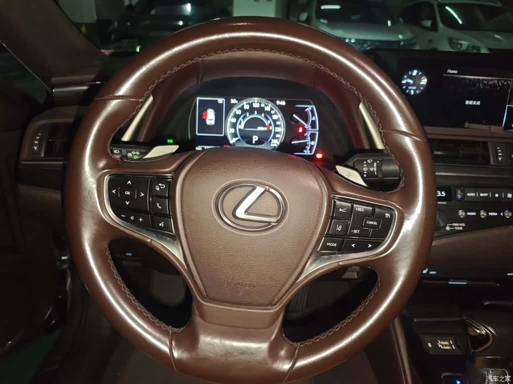 Lexus ES, 2019 3