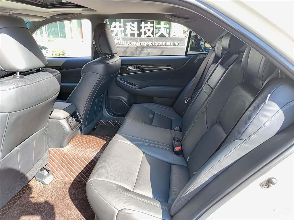 Toyota Crown, 2017 8