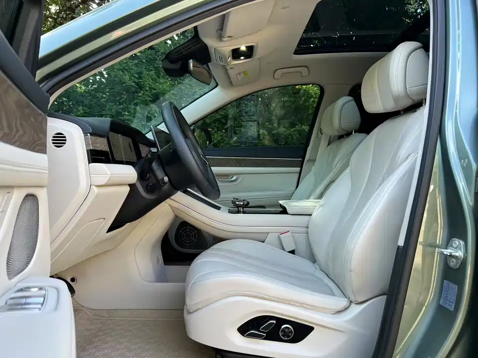 AITO Ask the world M7