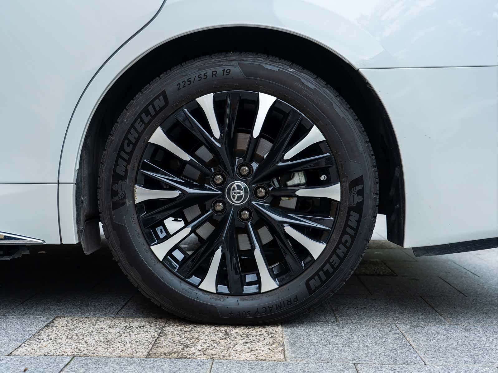 Toyota Vellfire, 2023 11
