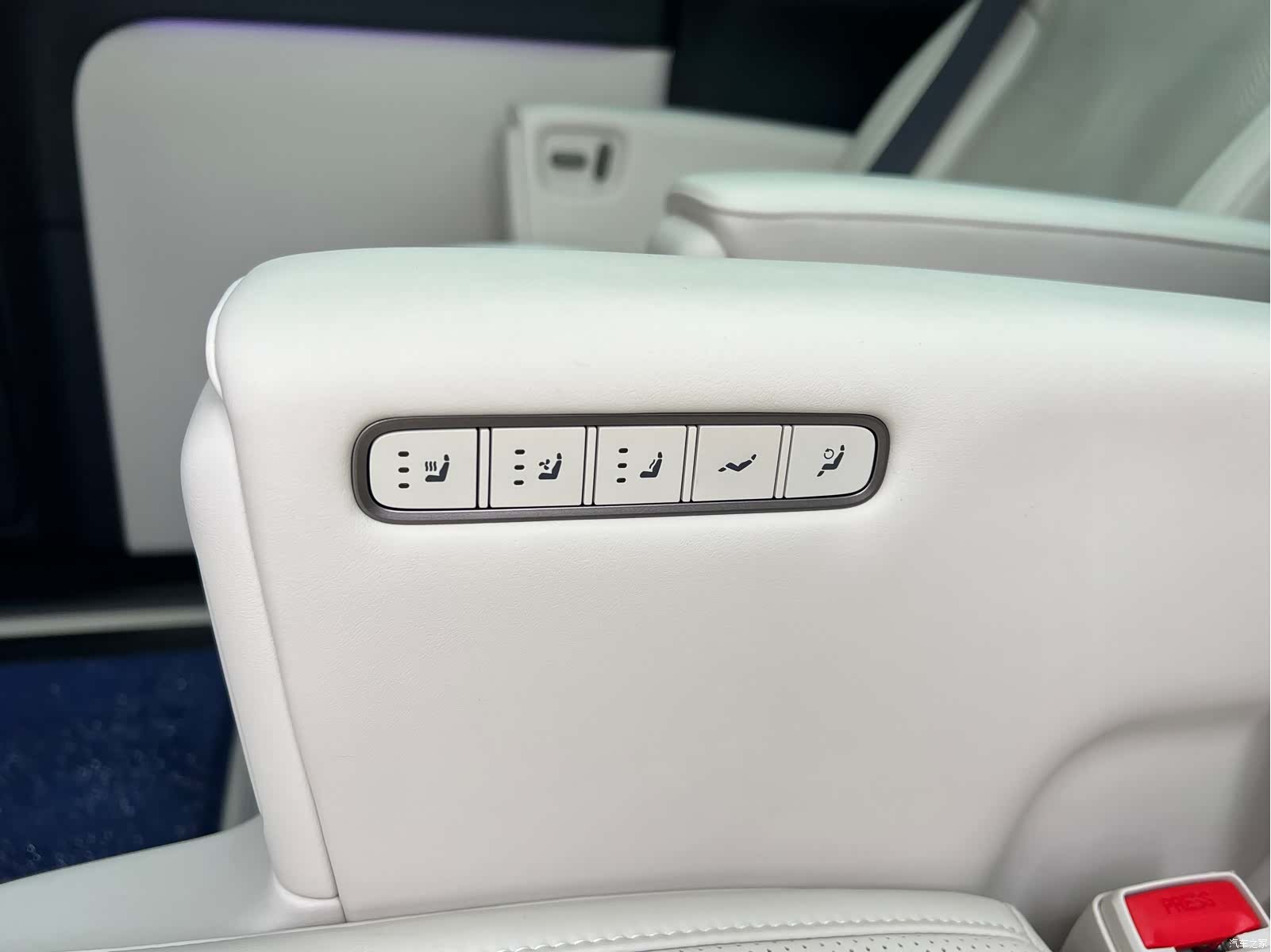 Li Auto MEGA, 2025 14