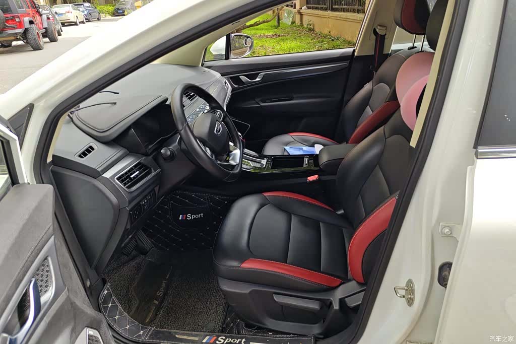 Geely Emgrand, 2021 9
