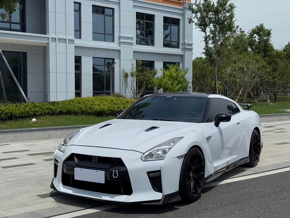 Nissan GT-R