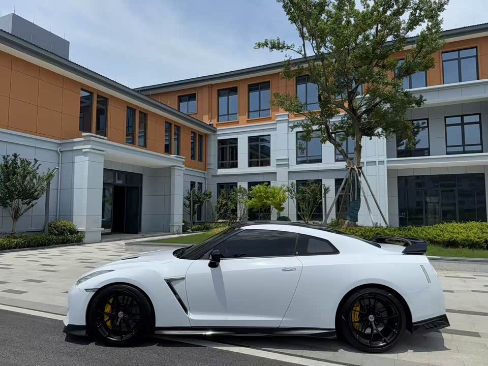 Nissan GT-R