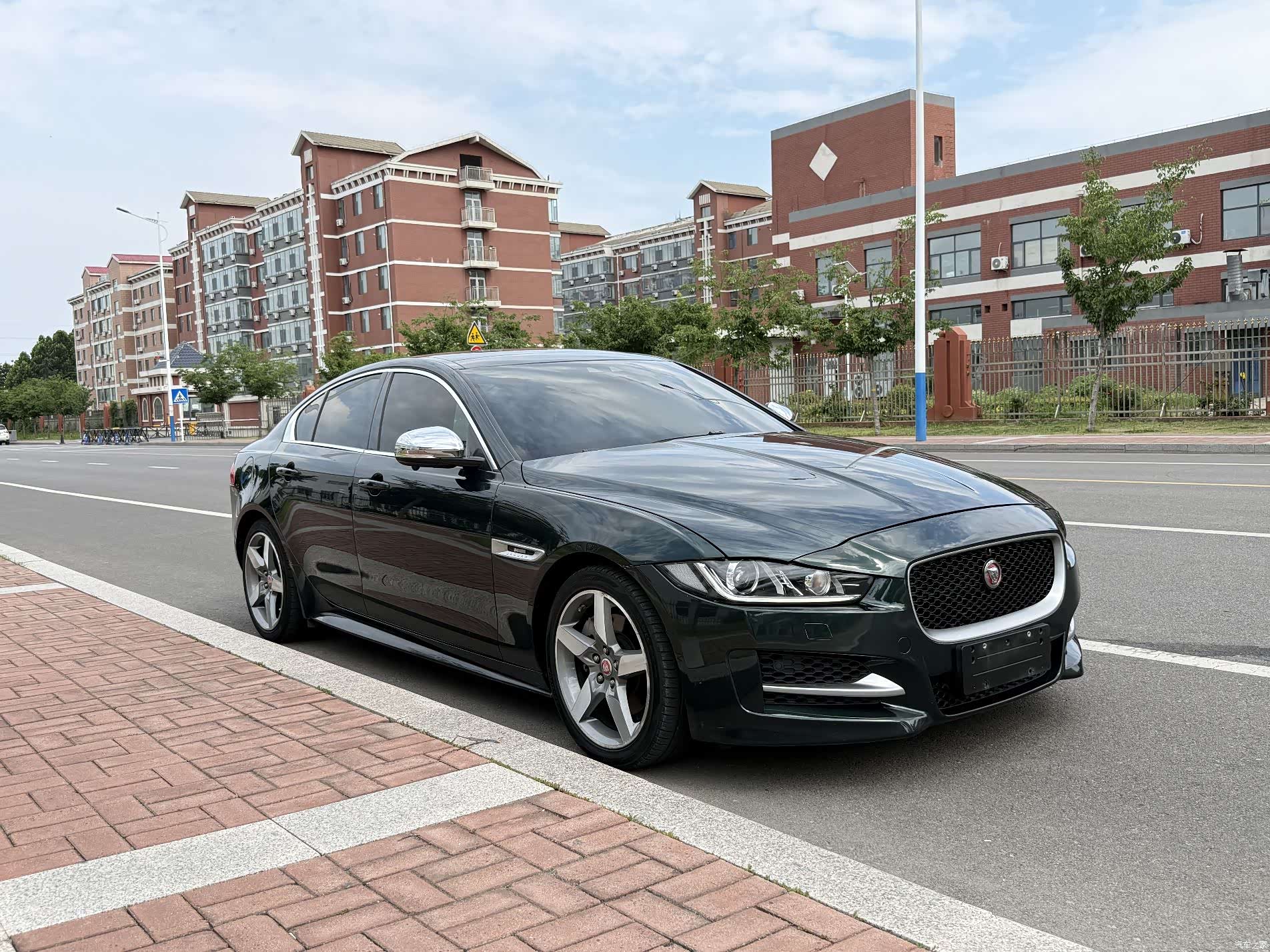 Jaguar XE, 2016 4