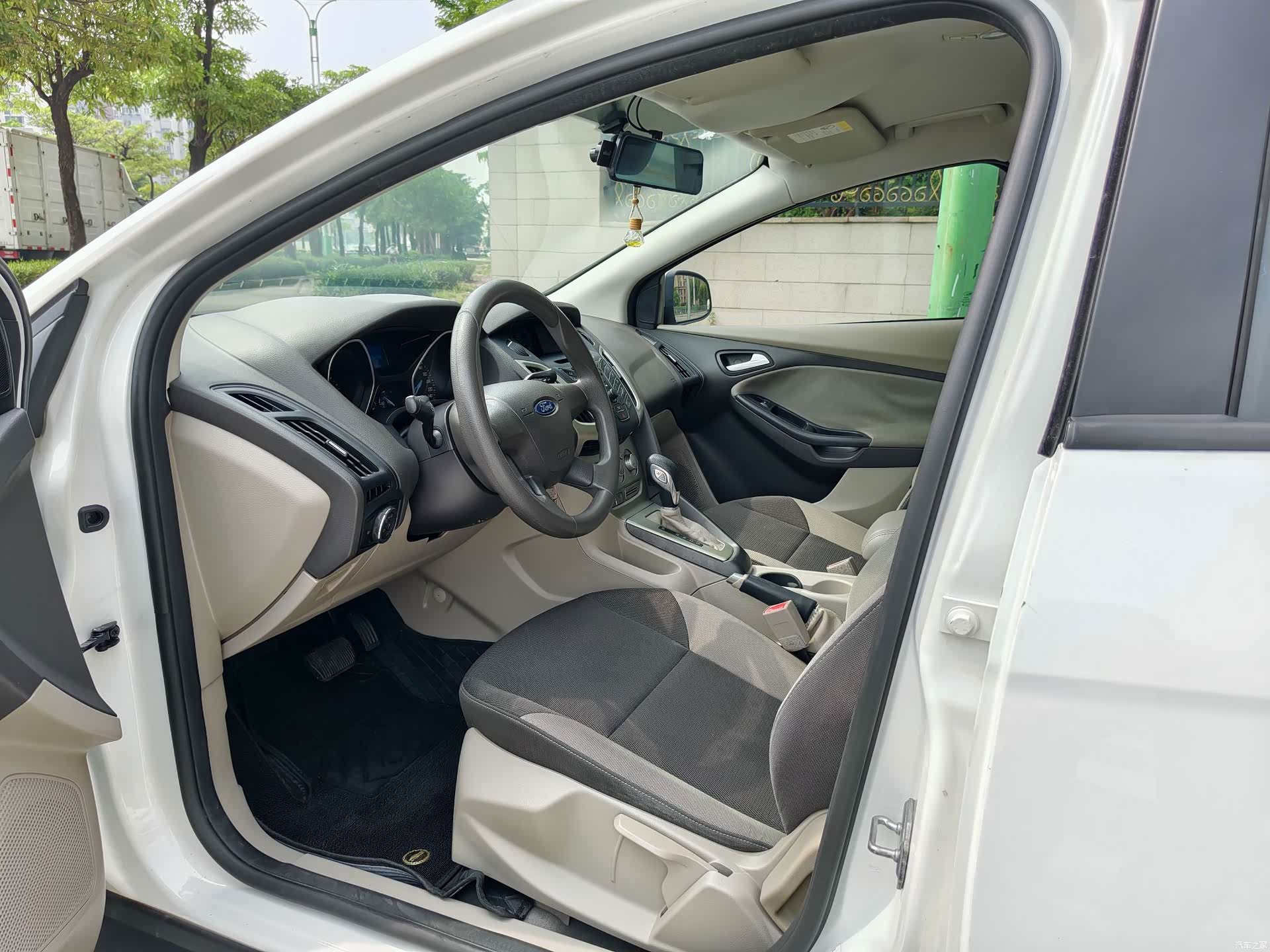 Ford Focus, 2015 8