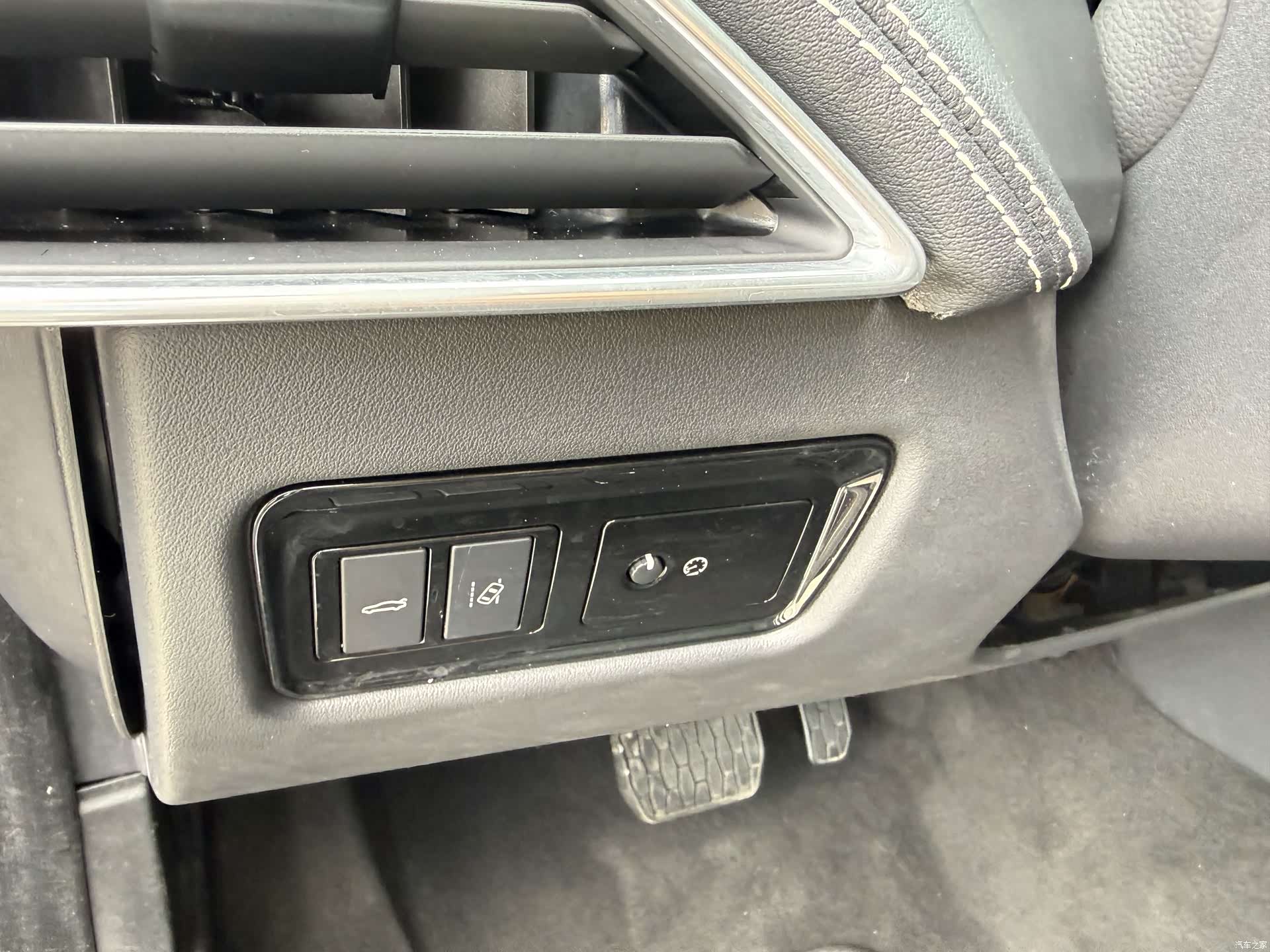 Jaguar XE, 2016 21