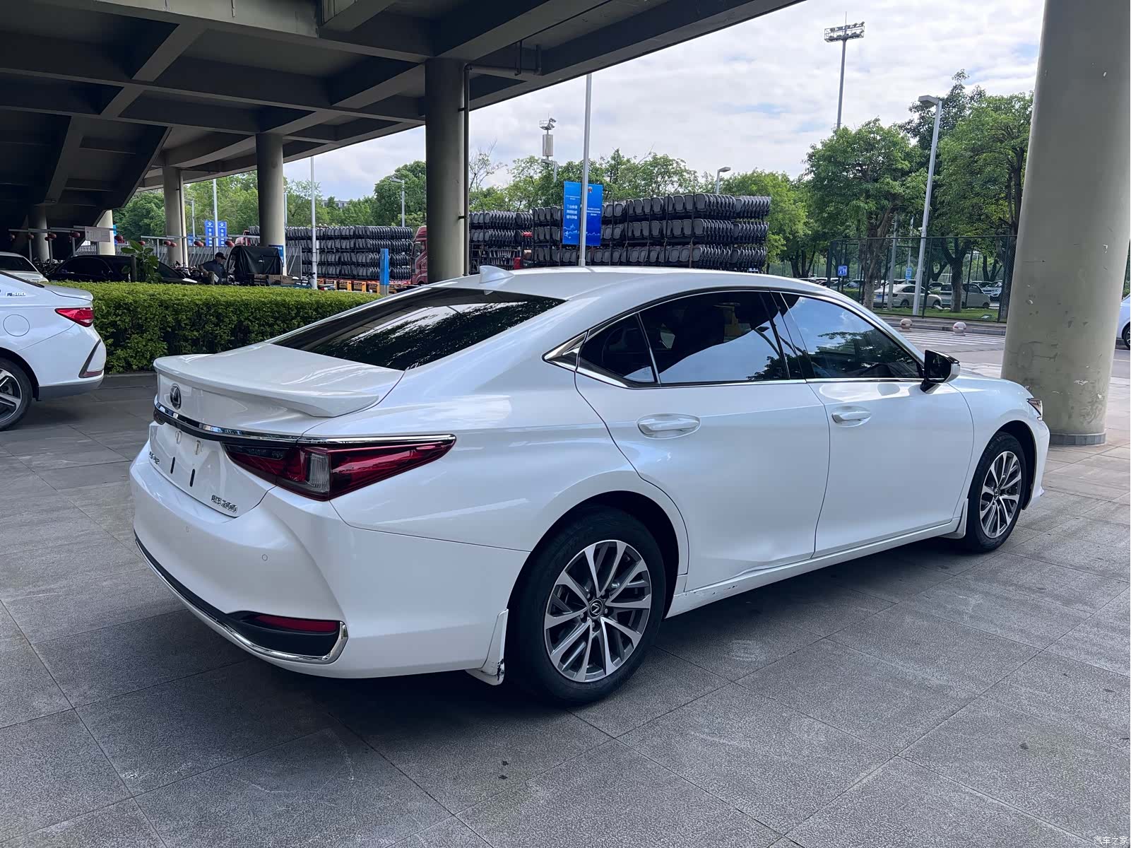 Lexus ES, 2023 4