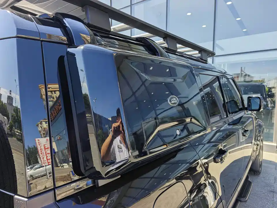 Land Rover guard
