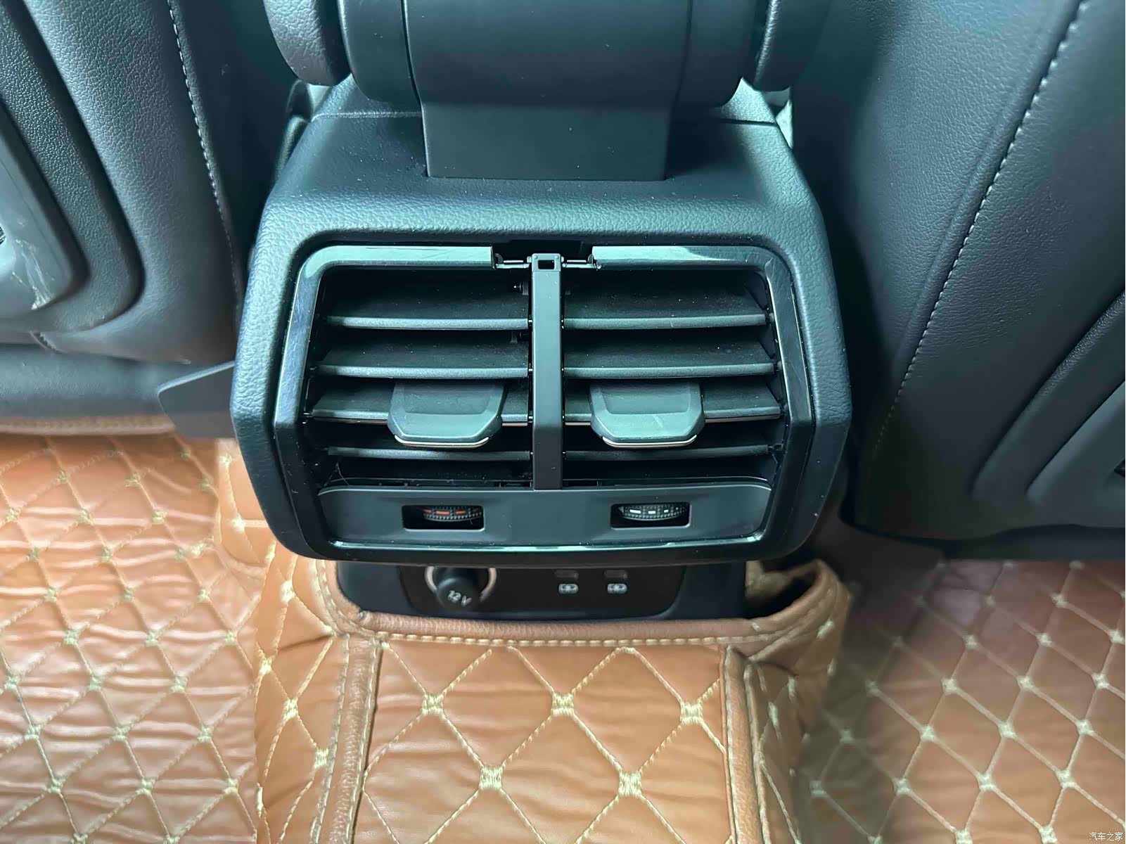Audi Q3, 2022 13