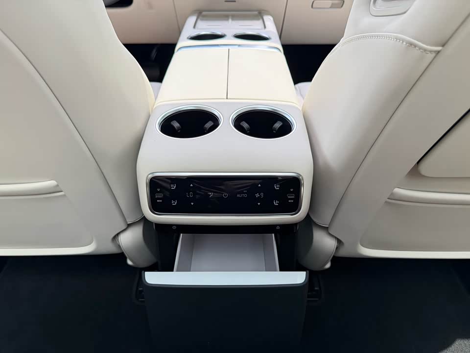 Li Auto Ideal L8