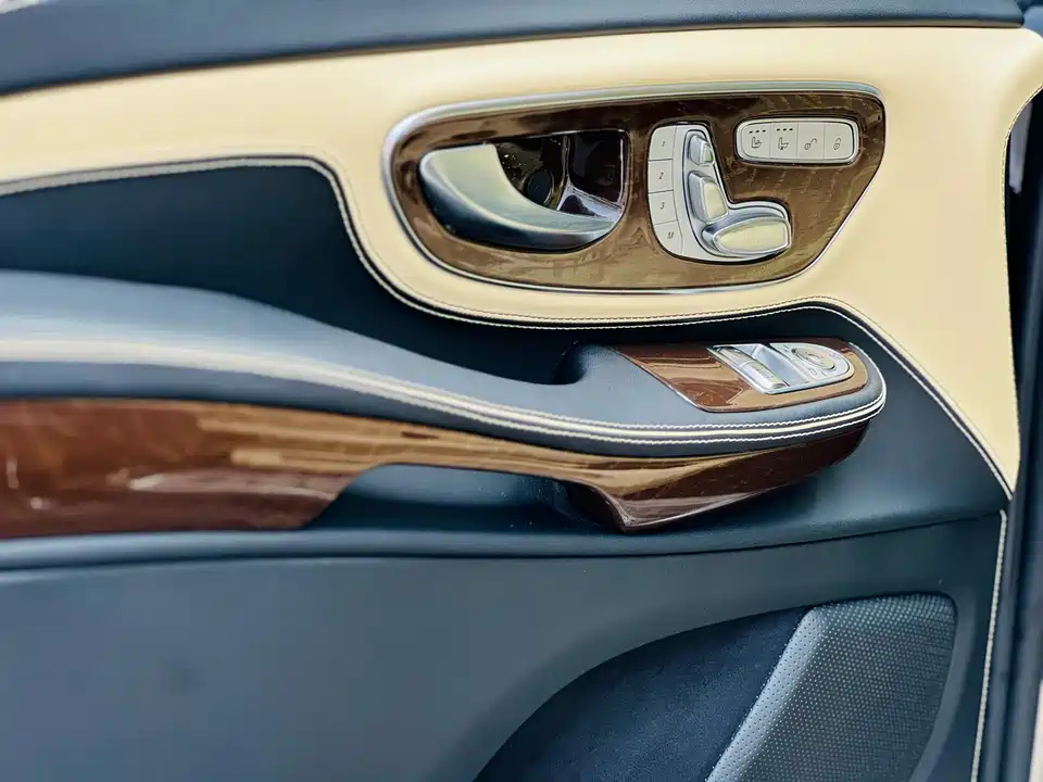 Mercedes-Benz V-class