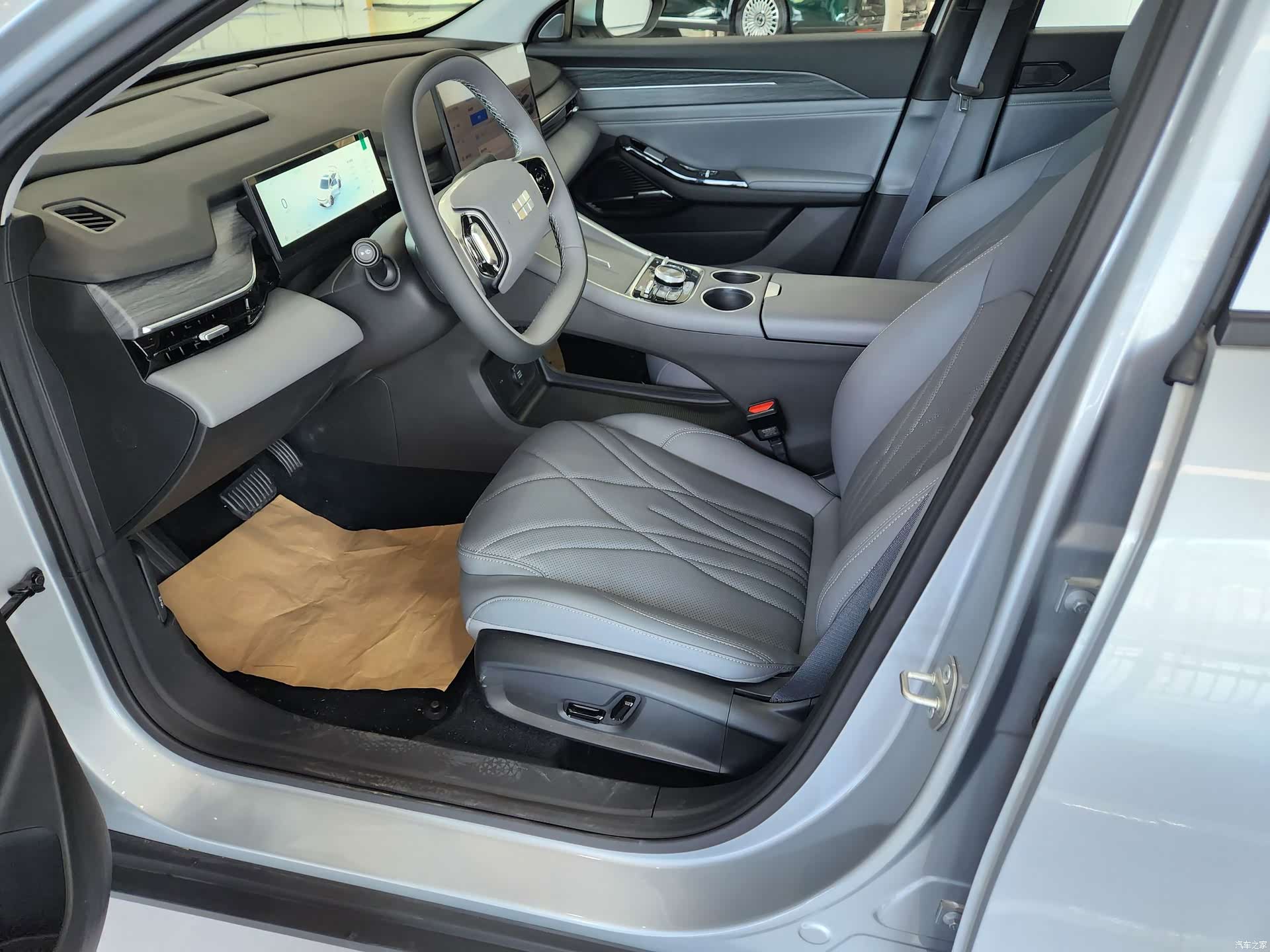 Geely Galaxy L6, 2025 3