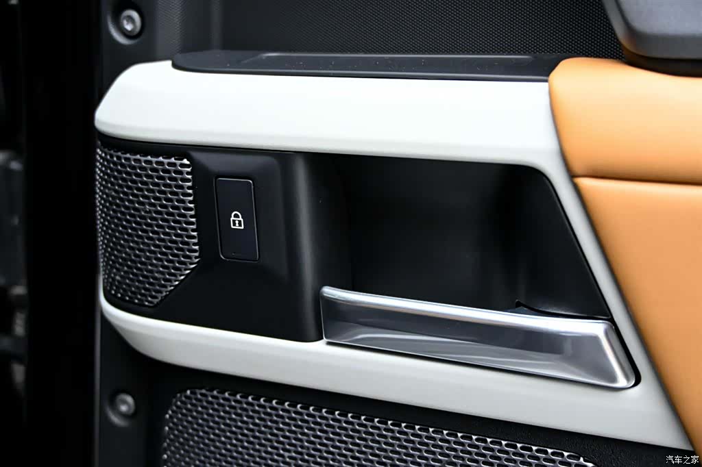 Land Rover Defender, 2024 27