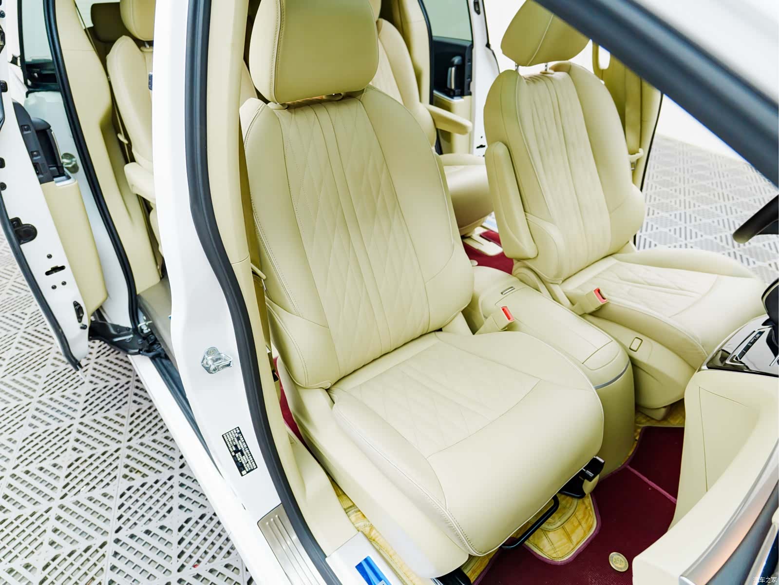 Buick GL8, 2023 13
