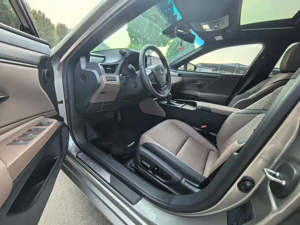 Lexus ES