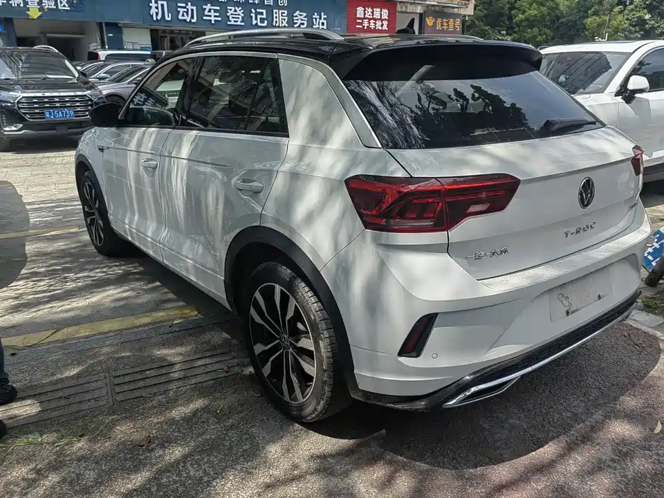 Volkswagen T-ROC exploring Songs