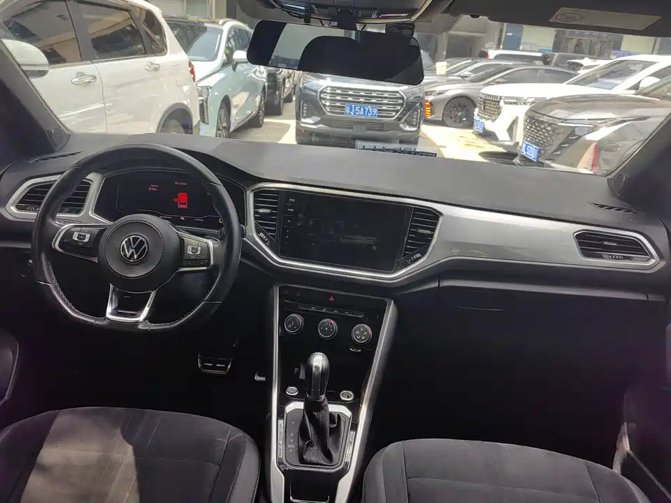 Volkswagen T-ROC exploring Songs