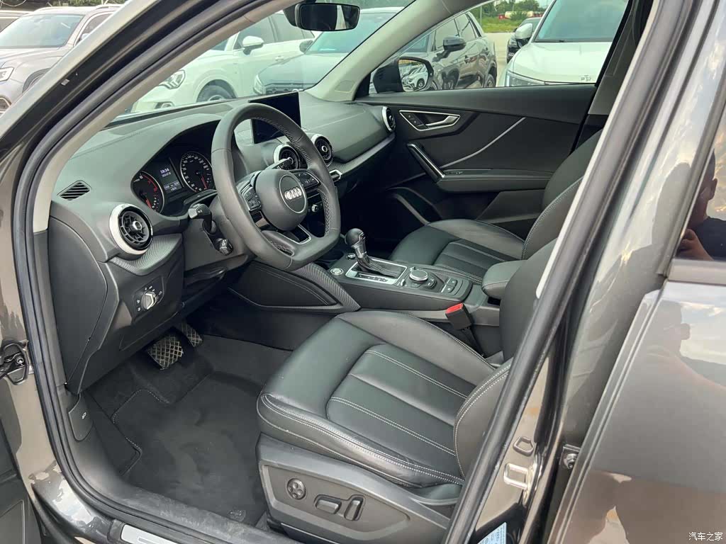Audi Q2L, 2022 все фото
