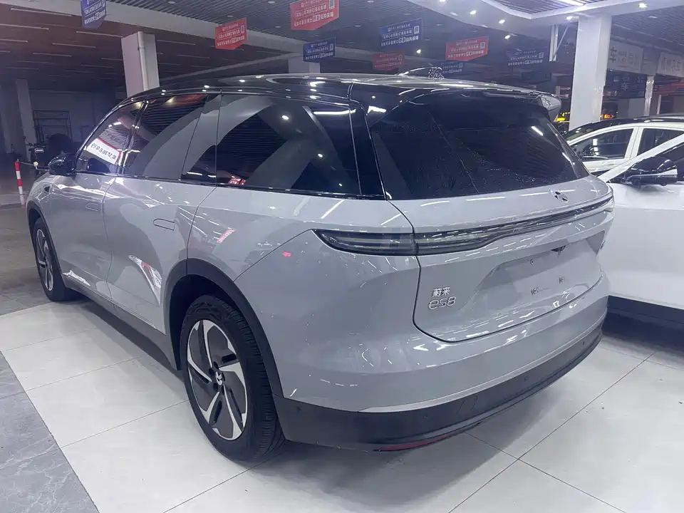 NIO ES8