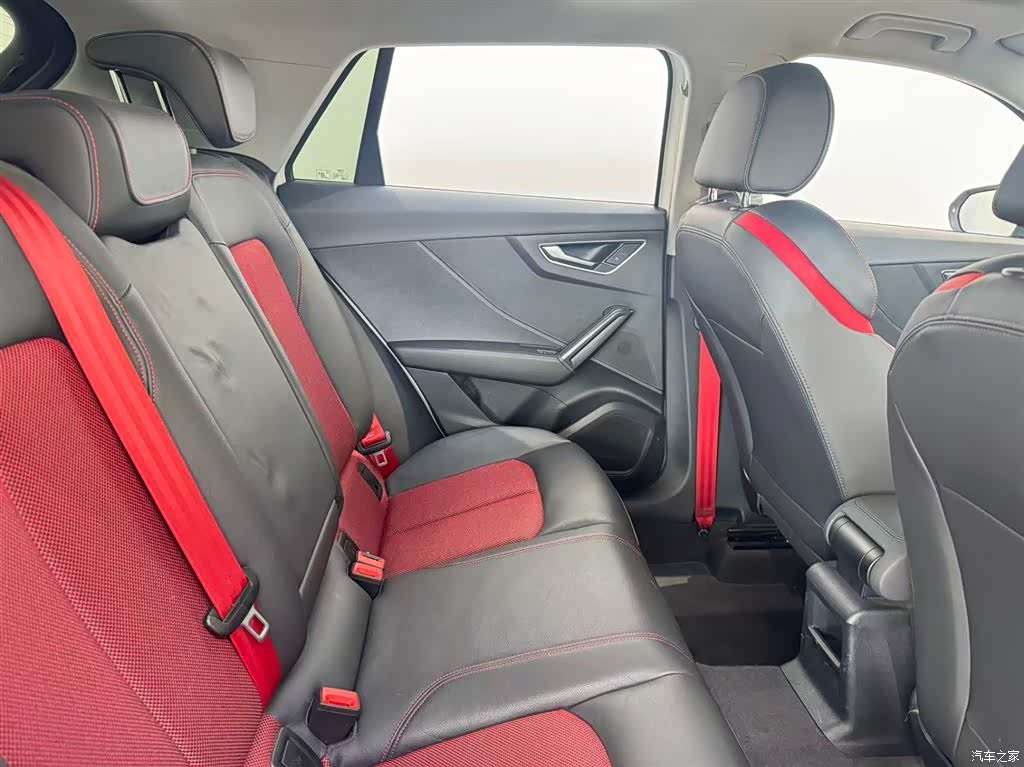Audi Q2L, 2021 8
