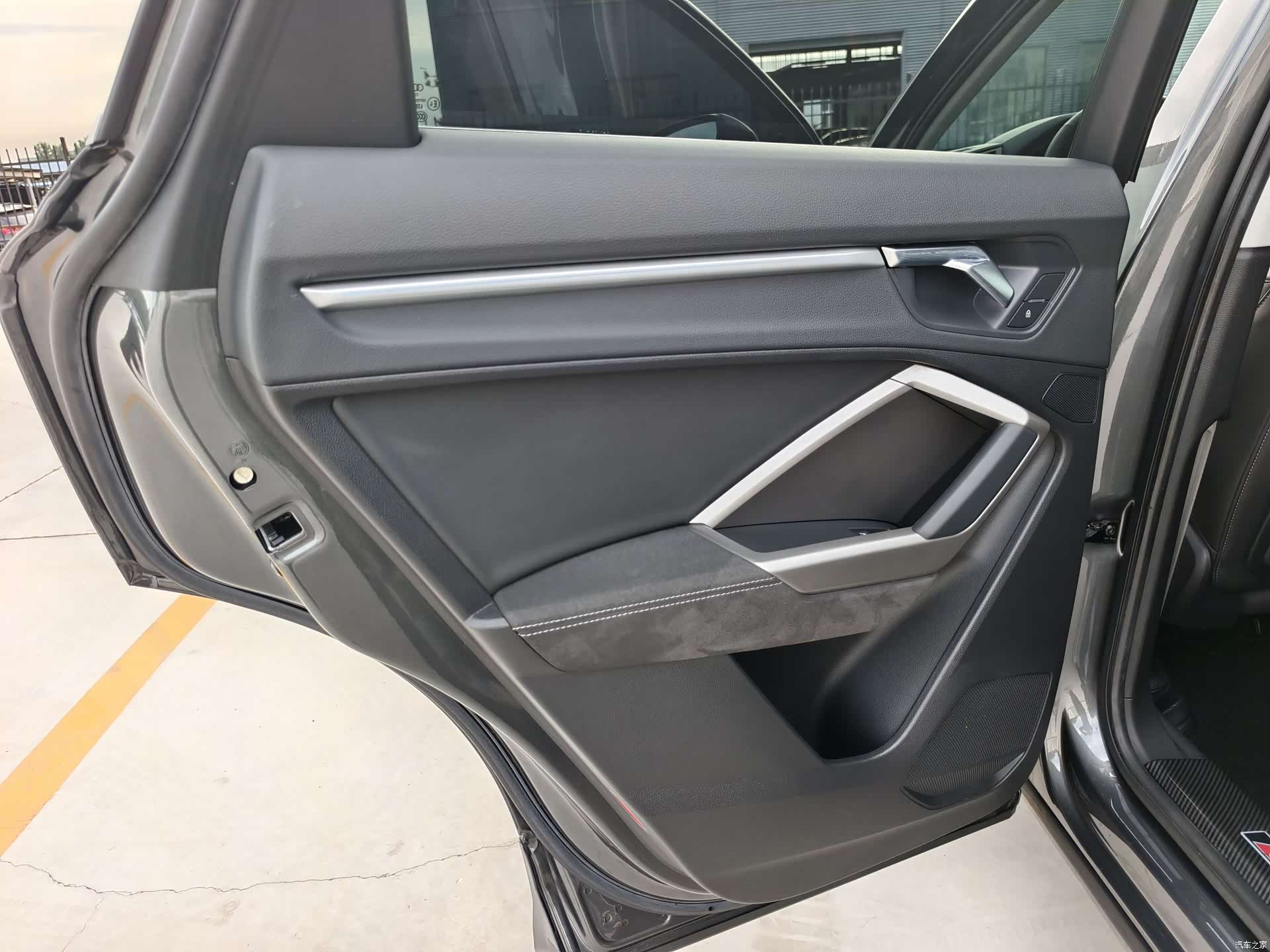 Audi Q3, 2022 11