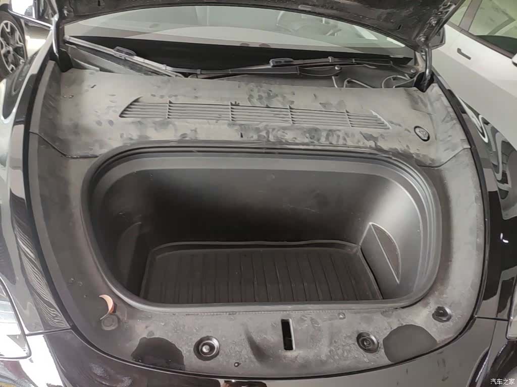 Tesla Model Y, 2024 16