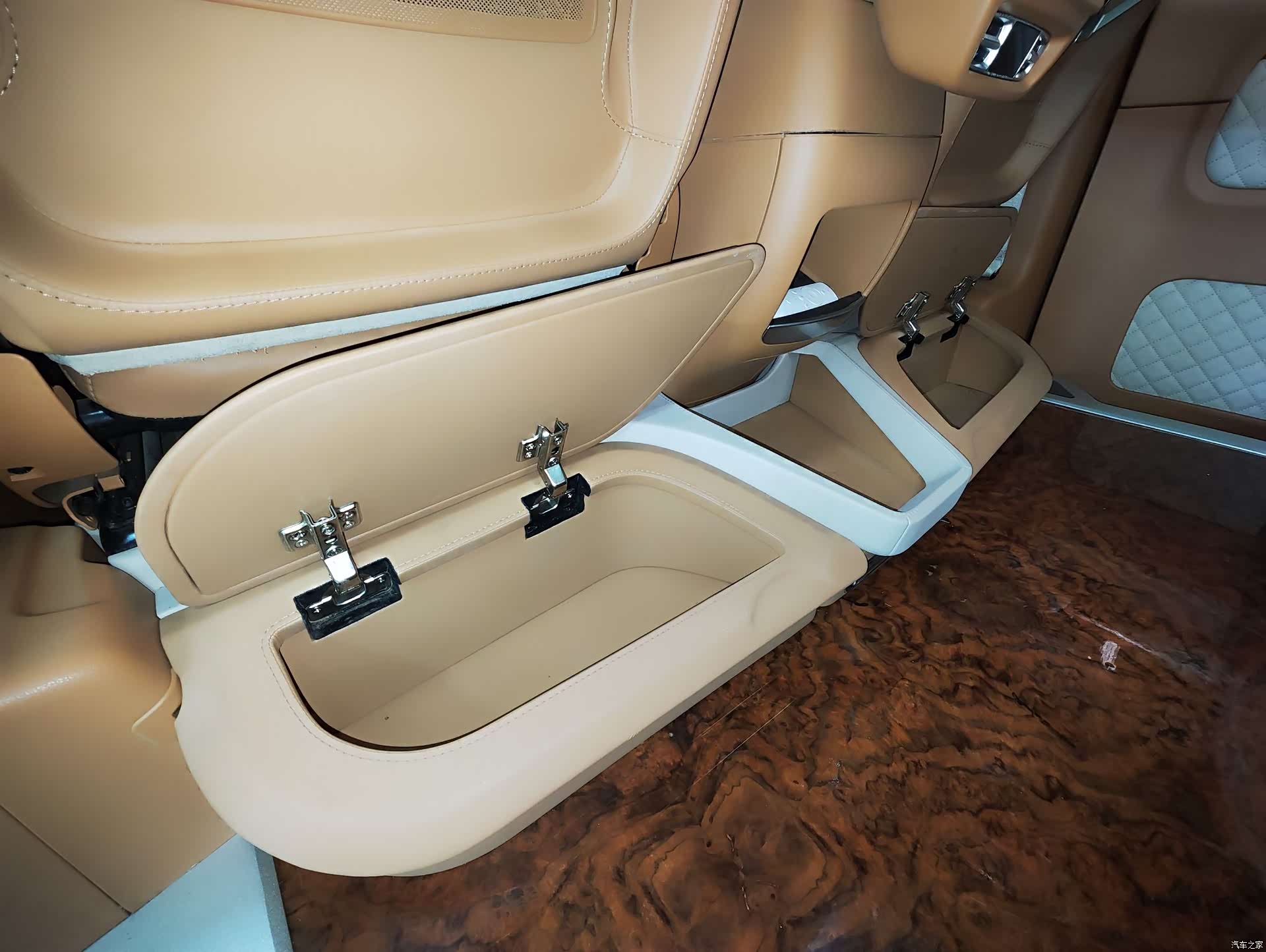 Mercedes-Benz V-Class, 2020 26