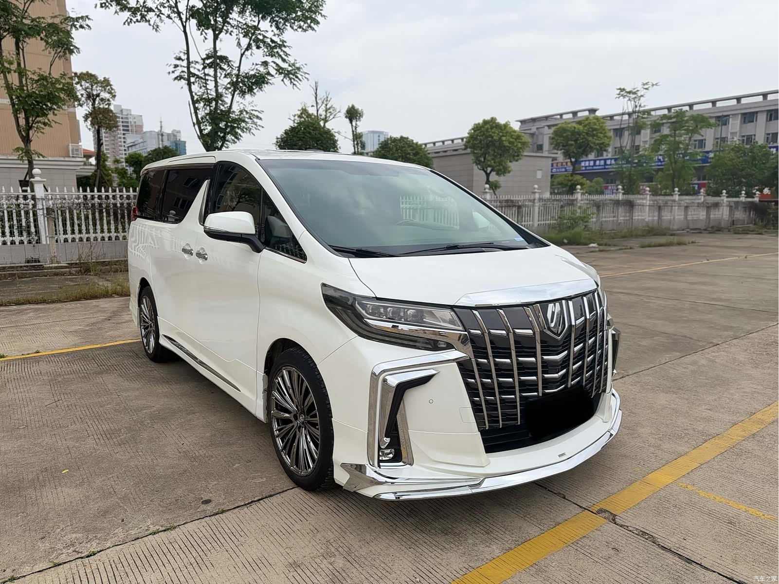 Toyota Alphard, 2017 3