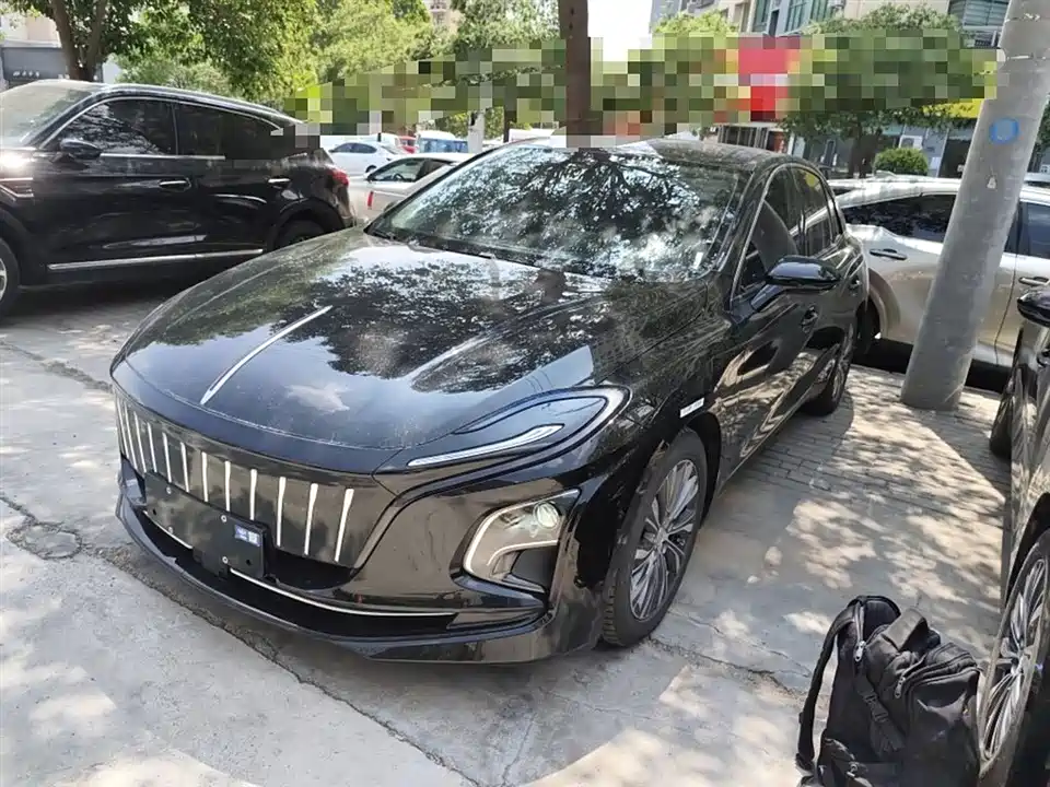Hongqi E-QM5