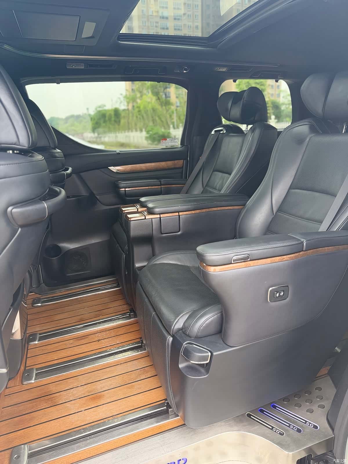 Toyota Alphard, 2017 все фото