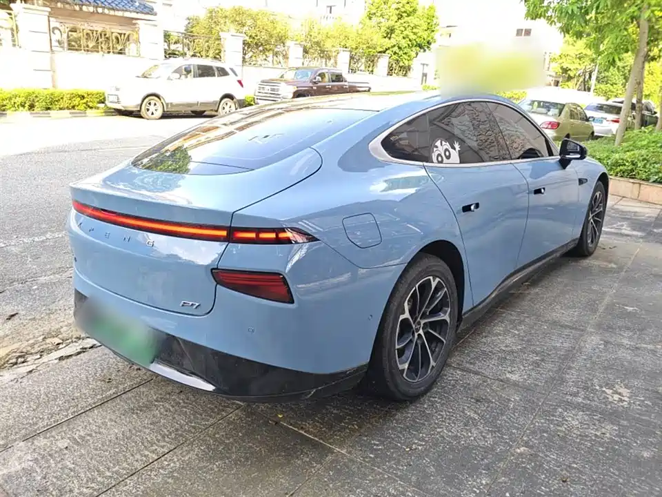 XPENG P7